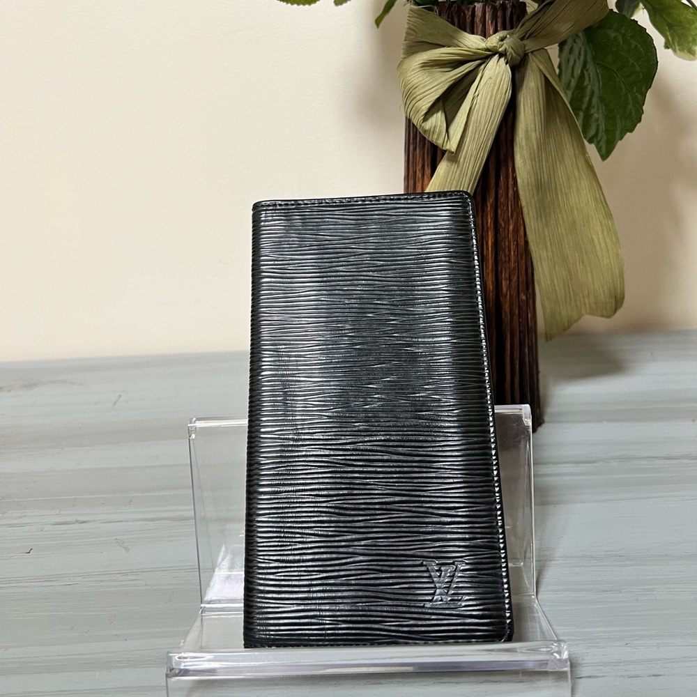 AUTHENTIC Unisex Louis Vuitton Black Epi Long Checkbook Wallet